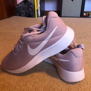 Nike Tanjun Tennis Shoes